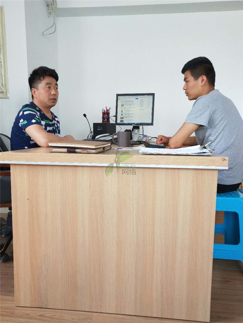 天之晟客戶與孫經(jīng)理合照 天之晟客戶與孫經(jīng)理合照